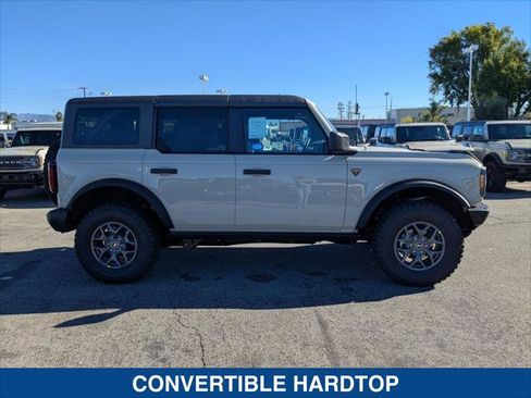 New 2025 Ford Bronco Badlands image 6