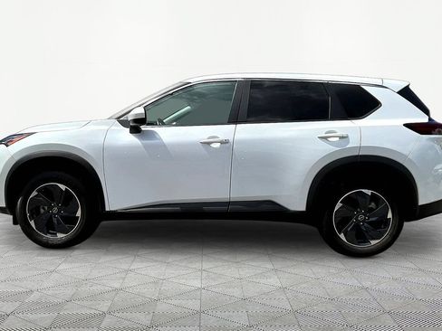 Used 2025 Nissan Rogue SV FWD image 4