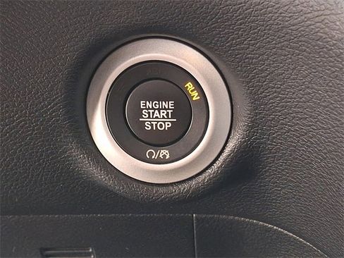 Used 2020 Chrysler Pacifica Touring-L Plus w/ S Appearance Package image 28