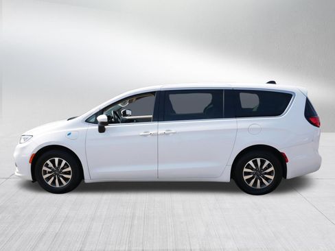 Used 2023 Chrysler Pacifica Touring-L FWD image 4