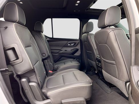 Used 2023 Chevrolet Traverse Premier image 29