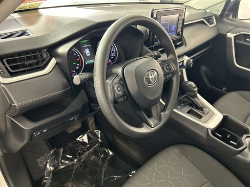 Used 2022 Toyota RAV4 XLE w/ Convenience Package FWD image 13
