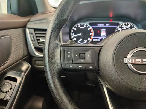 Used 2023 Nissan Rogue S AWD/4WD image 28