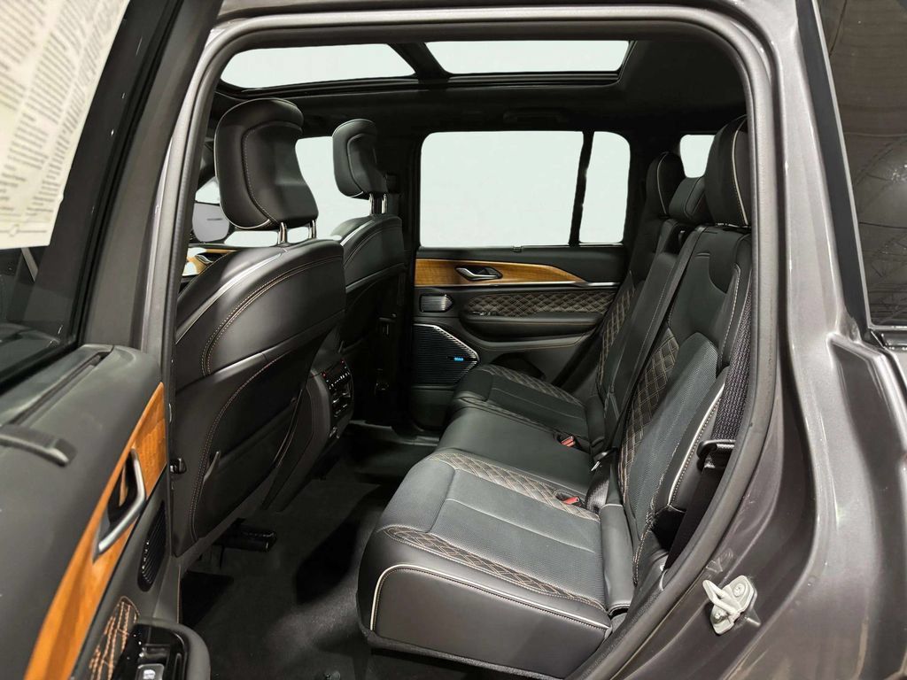 Used 2024 Jeep Grand Cherokee Summit AWD/4WD image 27