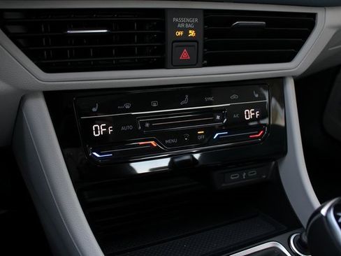 New 2026 Volkswagen Jetta SE image 9