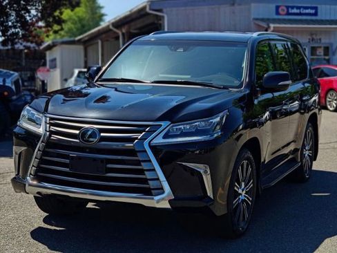 Used 2018 Lexus LX 570 4WD image 4