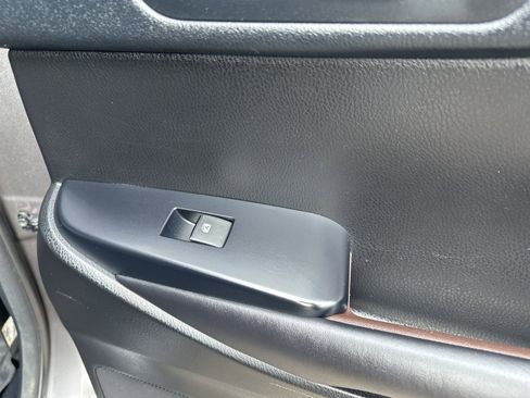 Used 2018 Toyota Highlander Limited w/ Carpet Mat Package (TMS) AWD/4WD image 46