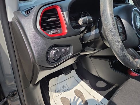 Used 2022 Jeep Renegade Trailhawk AWD/4WD image 23