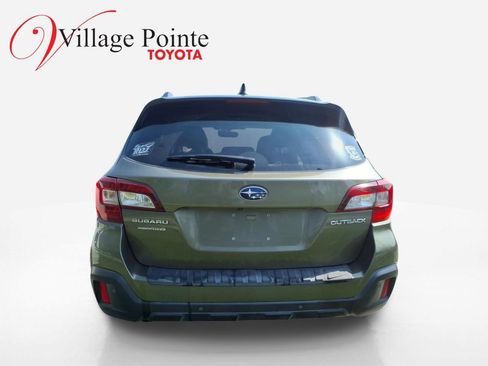 Used 2018 Subaru Outback 2.5i Touring AWD/4WD image 3