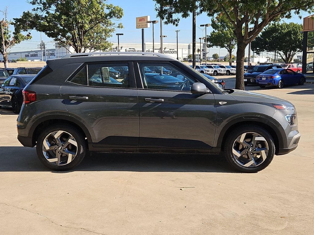 Used 2025 Hyundai Venue SEL FWD image 5