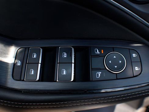 Used 2021 Nissan Rogue SL w/ Premium Package image 11