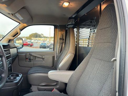 Used 2024 GMC Savana 2500 w/ Driver Convenience Package image 13