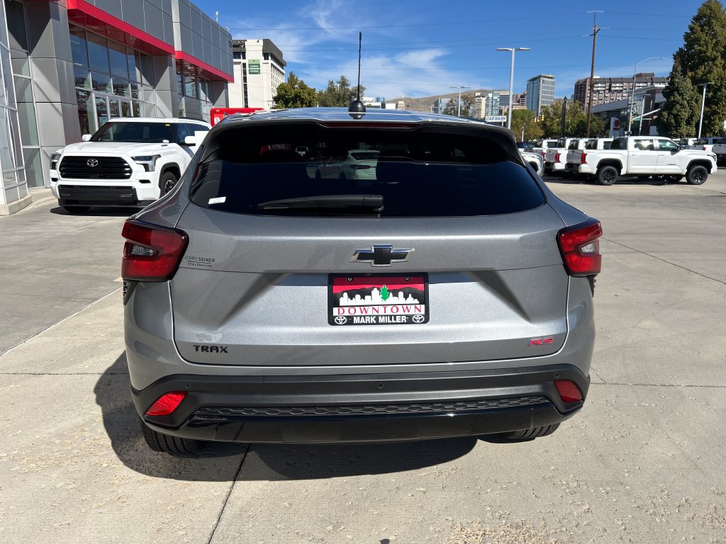 Used 2024 Chevrolet Trax RS w/ Driver Confidence Package FWD image 4
