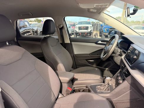 Used 2022 Volkswagen Taos SE FWD image 17