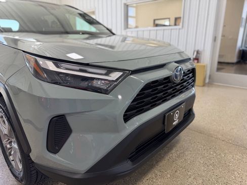 Used 2022 Toyota RAV4 XLE AWD/4WD image 34
