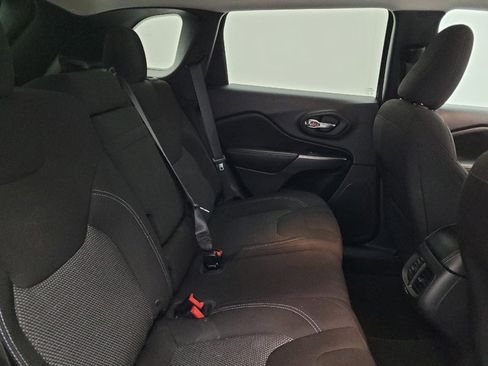 Used 2019 Jeep Cherokee Latitude w/ Popular Appearance Group image 19