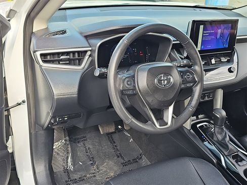 Used 2024 Toyota Corolla Cross XLE image 16