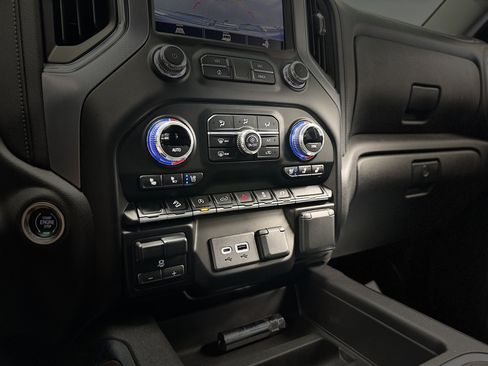Used 2021 GMC Sierra 1500 SLT w/ SLT Premium Package AWD/4WD image 27