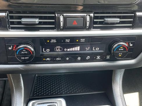 Used 2025 Nissan Pathfinder SV FWD image 12