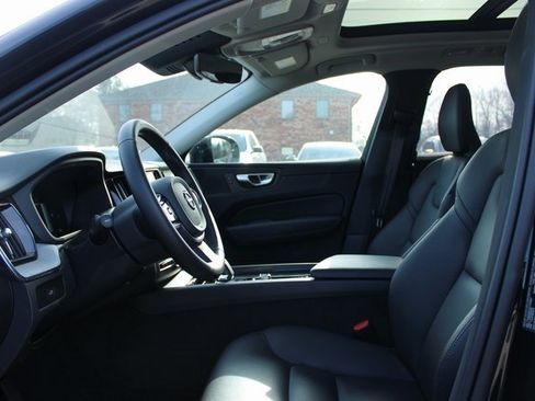 Used 2025 Volvo XC60 B5 Plus image 13