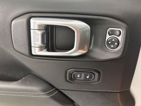 Used 2023 Jeep Wrangler Unlimited Sahara w/ Cold Weather Group AWD/4WD image 18