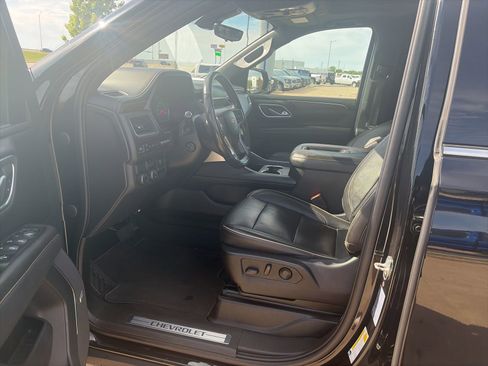Used 2021 Chevrolet Suburban Premier w/ Premium Package RWD image 12