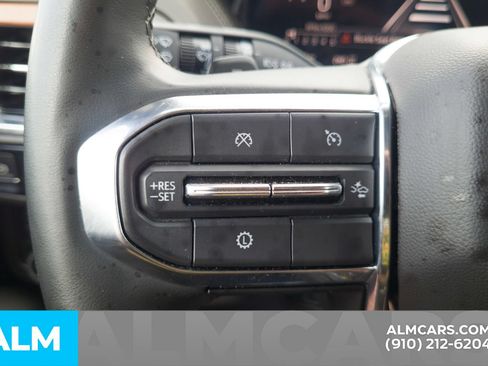 Used 2025 GMC Yukon XL Denali AWD/4WD image 31