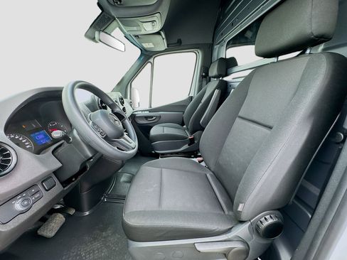 Used 2023 Mercedes-Benz Sprinter 2500 image 12