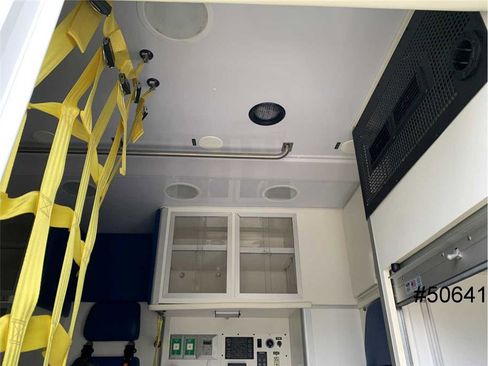 Used 2014 Chevrolet Express 4500 w/ Ambulance Package image 23