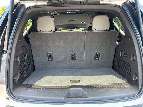 Used 2022 GMC Yukon SLT w/ SLT Luxury Package RWD image 44
