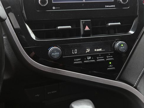 Used 2021 Toyota Camry SE FWD image 9