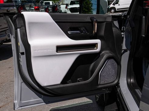 Used 2025 GMC Hummer EV 2X AWD/4WD image 11