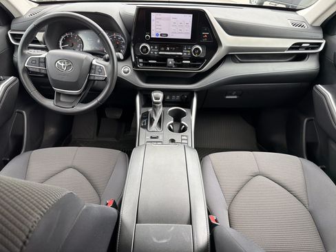 Certified 2024 Toyota Highlander LE AWD/4WD image 4