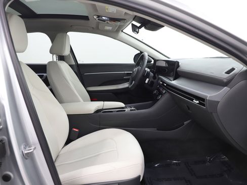 Used 2024 Hyundai Sonata SEL w/ Convenience Package FWD image 11