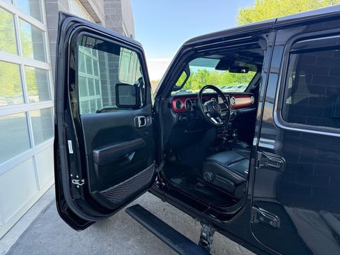 Used 2022 Jeep Wrangler Unlimited Rubicon w/ LED Lighting Group AWD/4WD image 19