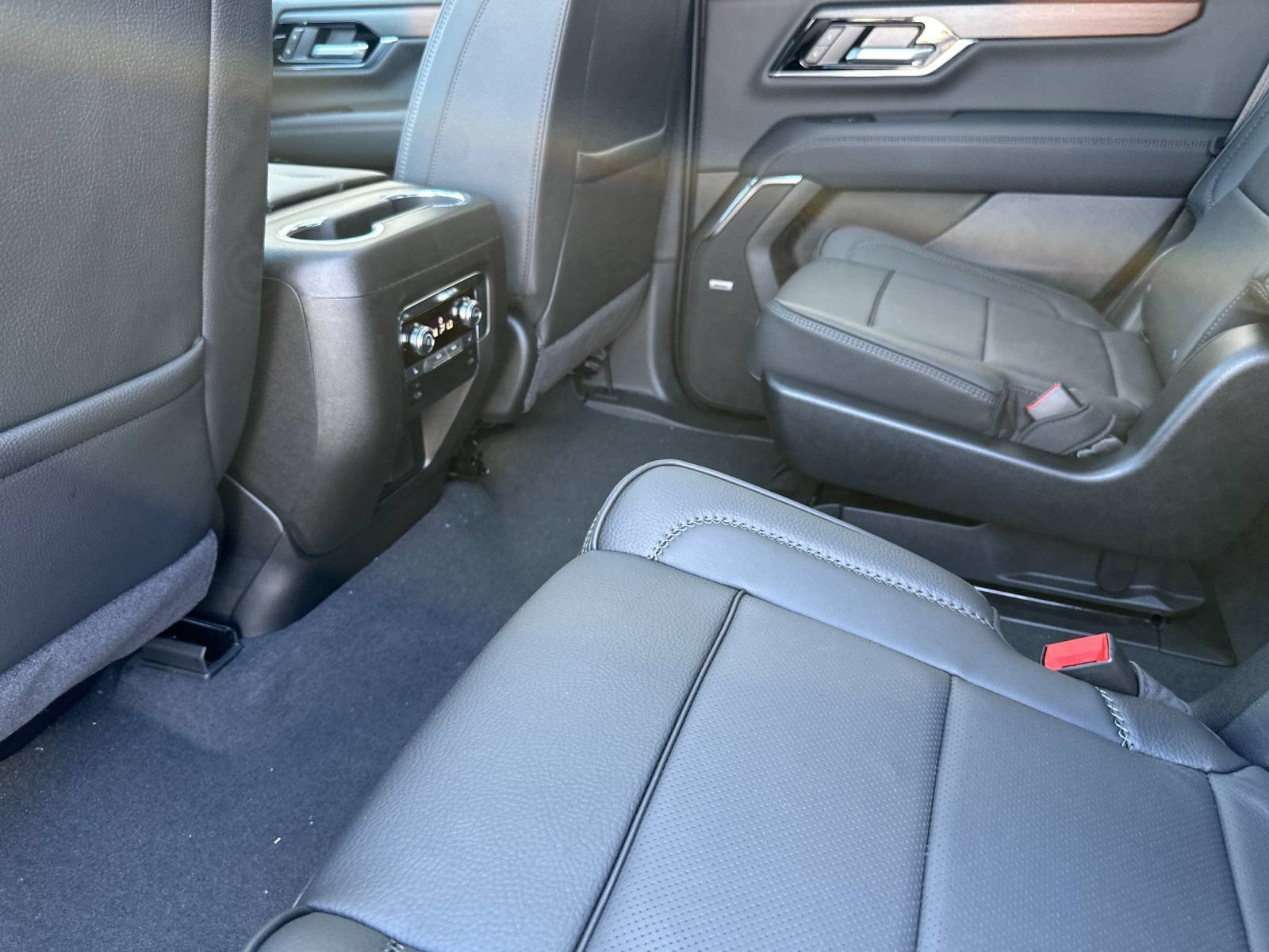 New 2026 GMC Yukon Denali w/ Sun & Power Step Package AWD/4WD image 12