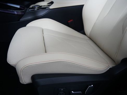 Used 2025 BMW X3 xDrive30i w/ Premium Package image 9