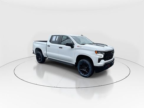 Used 2025 Chevrolet Silverado 1500 LT Trail Boss AWD/4WD image 2