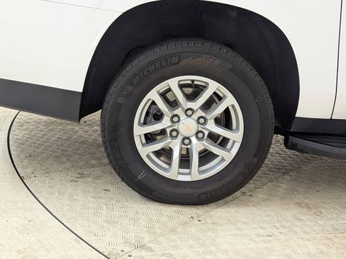Used 2024 Chevrolet Suburban LT image 12