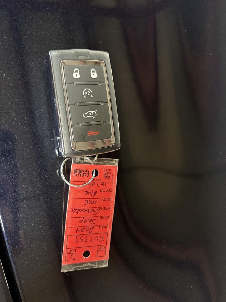 Used 2024 Jeep Grand Cherokee Overland w/ Trailer Tow Package AWD/4WD image 28