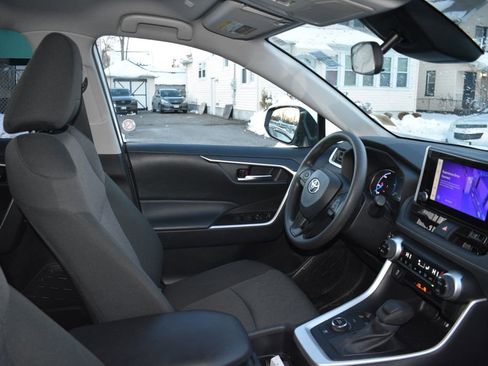 Used 2025 Toyota RAV4 XLE image 19