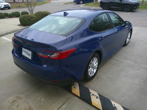Used 2025 Toyota Camry LE image 12