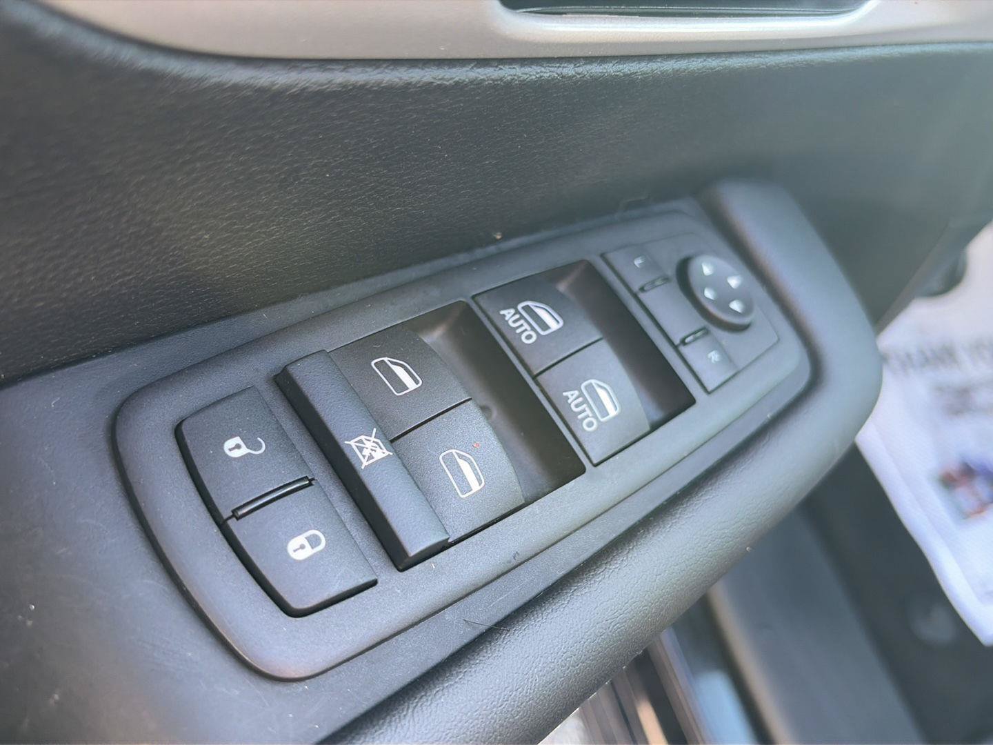 Used 2024 Chrysler Pacifica Touring FWD image 15
