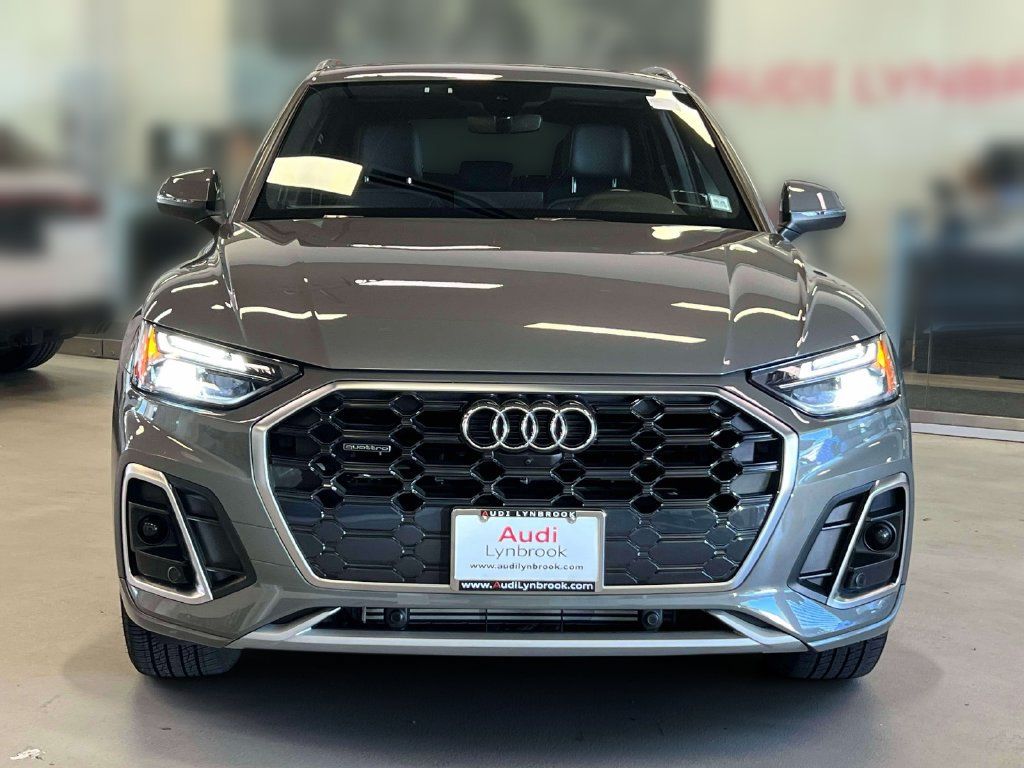Used 2023 Audi Q5 2.0T Premium Plus w/ Premium Plus Package AWD/4WD image 2