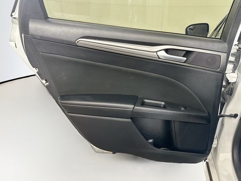 Used 2018 Ford Fusion SE w/ Fusion SE Technology Package FWD image 24