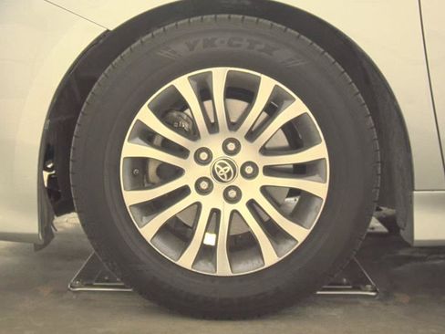 Used 2020 Toyota Sienna XLE FWD image 6