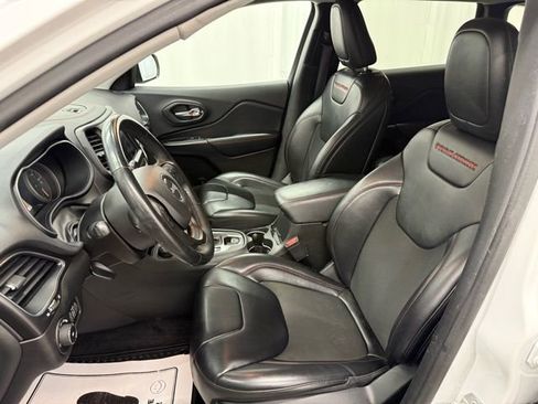 Used 2019 Jeep Cherokee Trailhawk w/ Cold Weather Group image 5