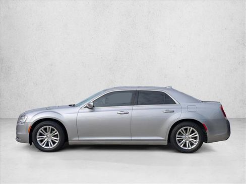 Used 2017 Chrysler 300 Limited image 9