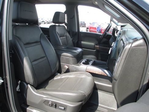 Used 2020 GMC Sierra 2500 Denali w/ Denali Ultimate Package image 24