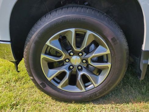 Used 2023 Chevrolet Silverado 1500 LT AWD/4WD image 10